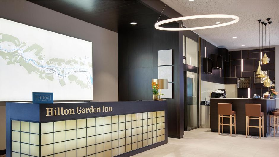 Hilton Garden Inn Zurich Limmattal Lobby