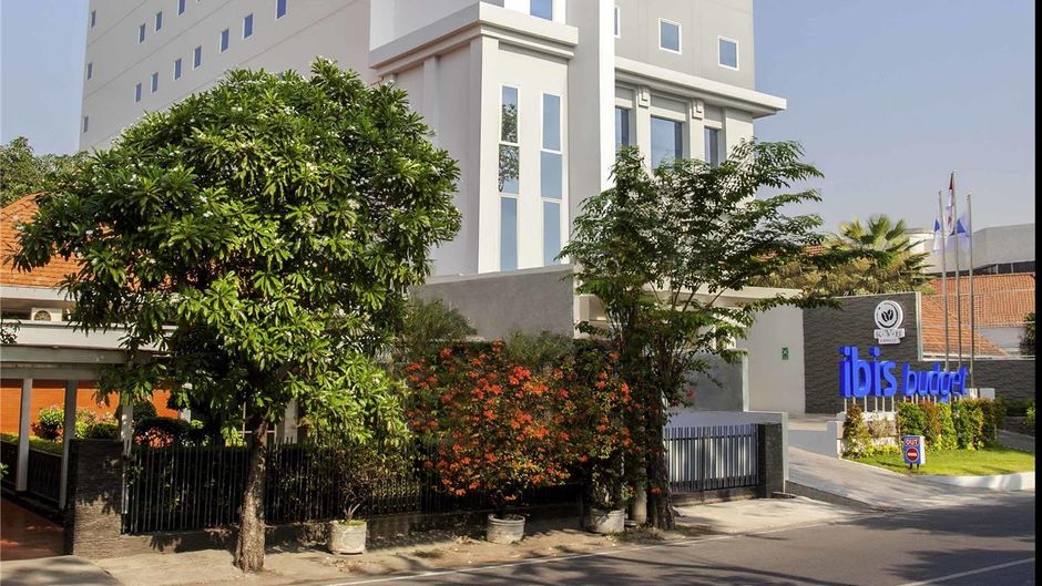 Ibis Budget Surabaya Diponegoro Exterior