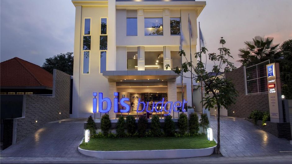 Ibis Budget Surabaya Diponegoro Exterior