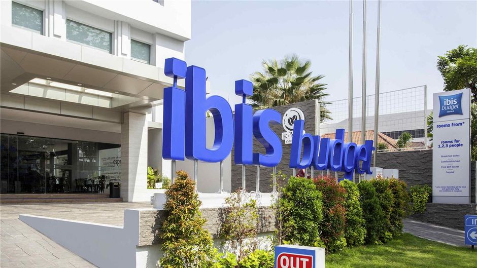 Ibis Budget Surabaya Diponegoro Exterior