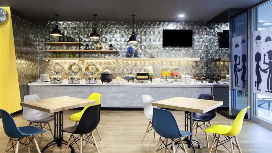 Ibis Budget Surabaya Diponegoro Restaurant