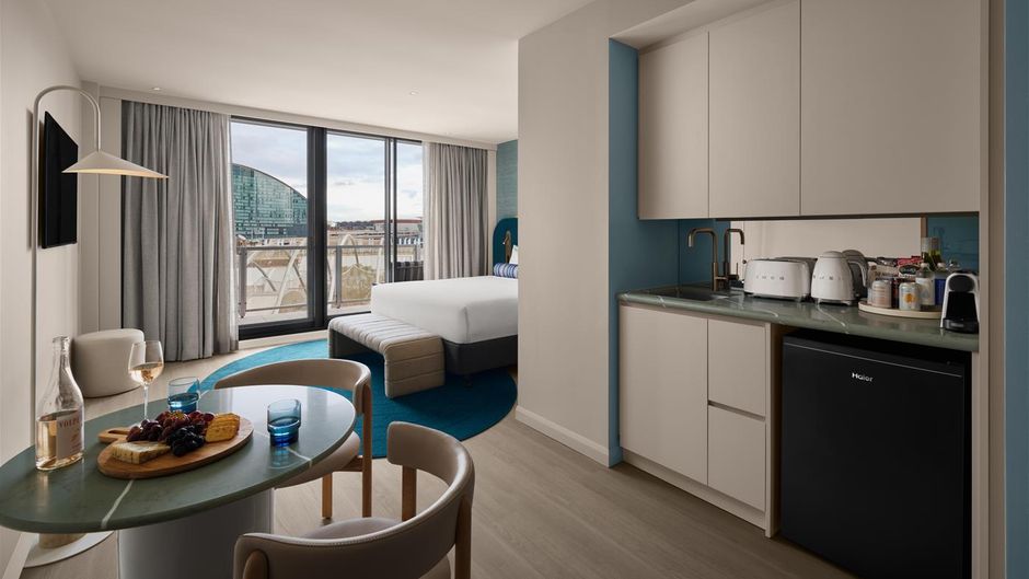 Adina Apartment Hotel Darling Harbour Suite