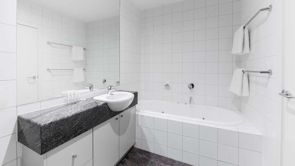 Adina Apartment Hotel on Flinders Street Room