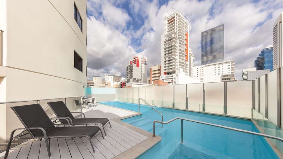 Adina Apartment Hotel Barrack Plaza Pool