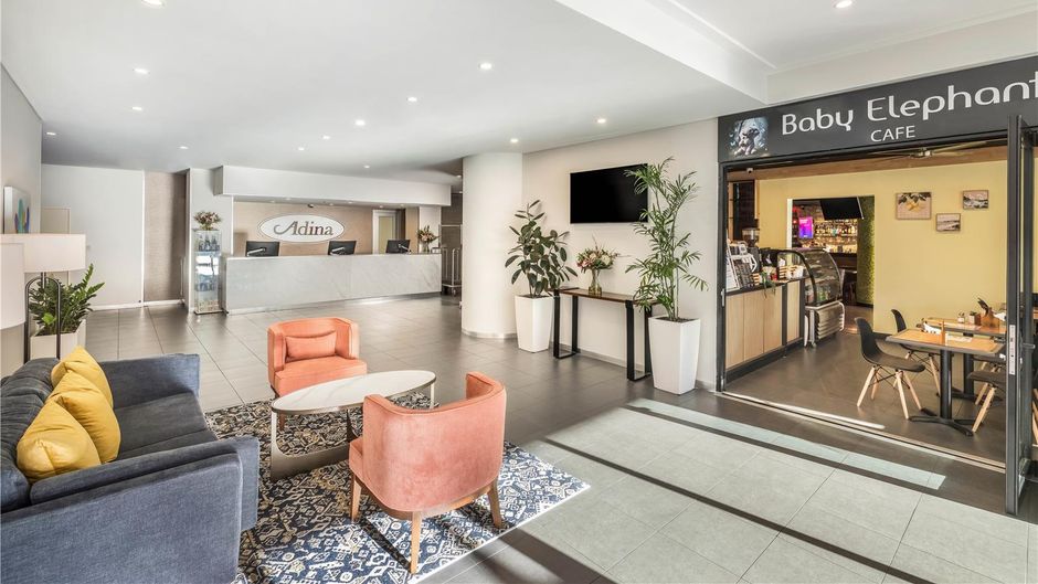 Adina Apartment Hotel Barrack Plaza Lobby