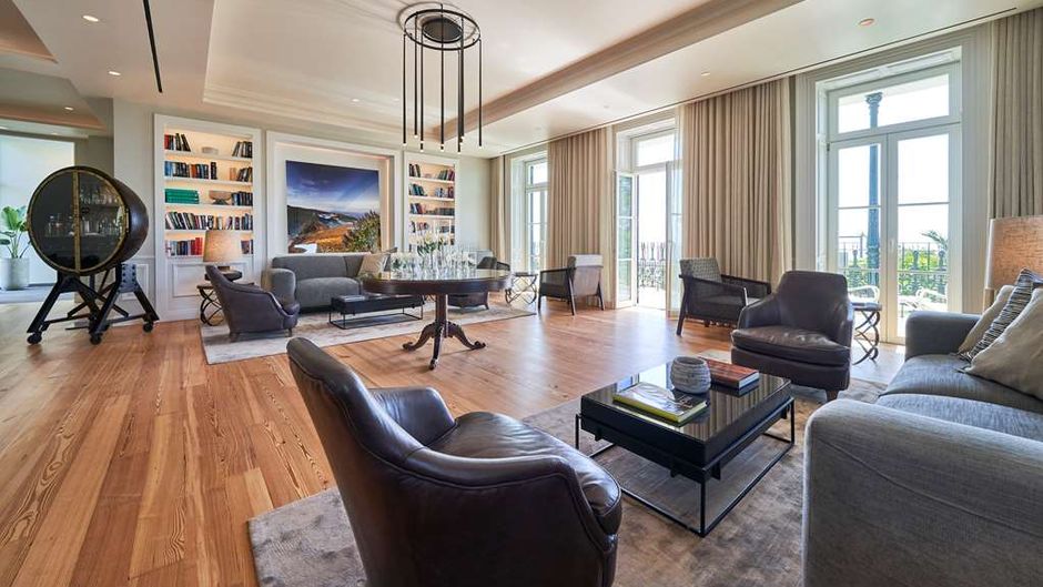 Les Suites at the Cliff Bay Lobby