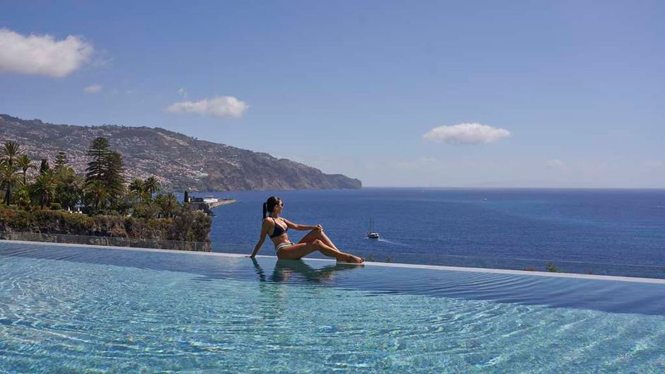 Les Suites at the Cliff Bay Pool