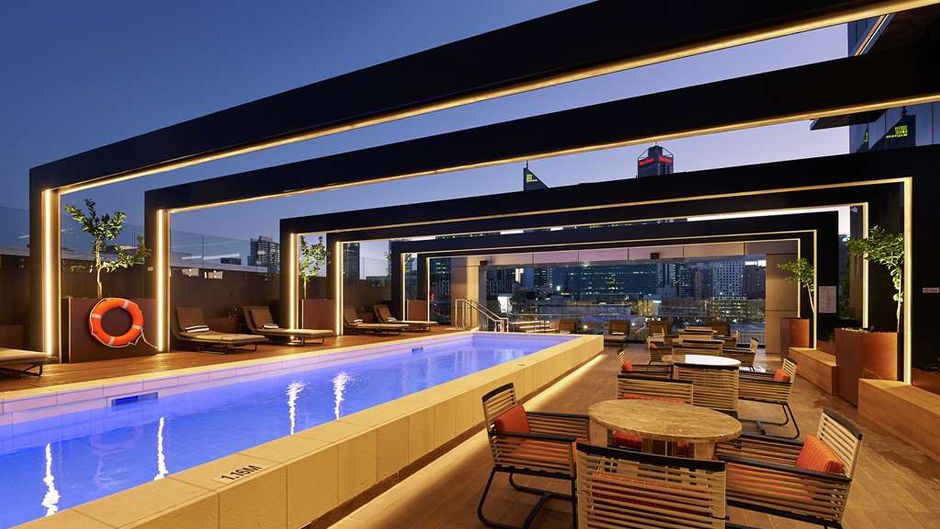 DoubleTree by Hilton Perth Northbridge Pool