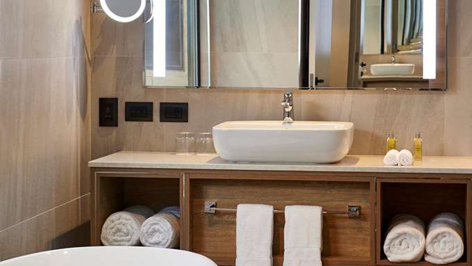 DoubleTree by Hilton Perth Northbridge Room