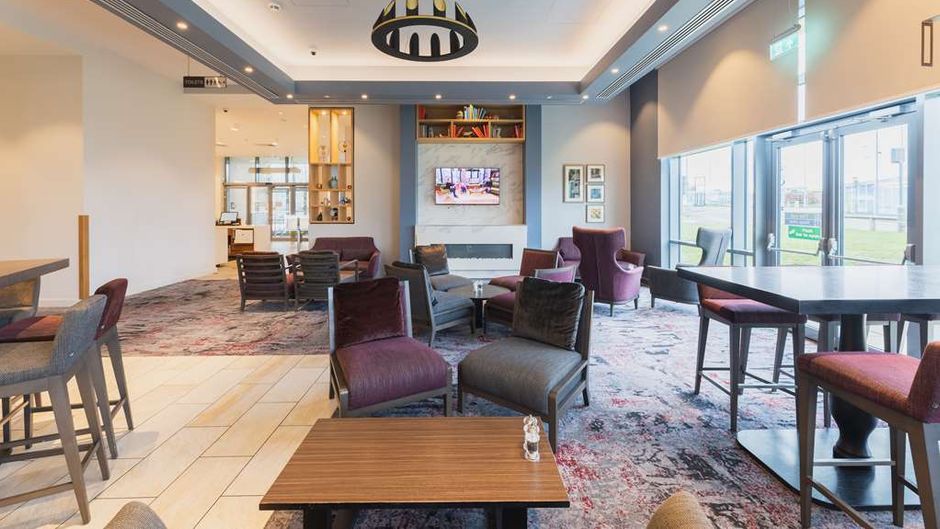 Hilton Garden Inn Birmingham Airport Lobby