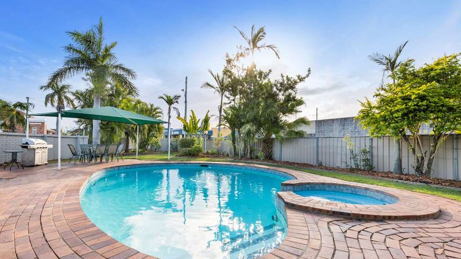 Rockhampton Riverside Central Hotel Pool