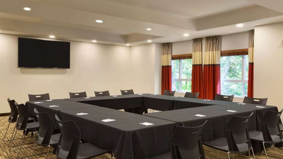 Microtel Inn/Stes by Wyndham Oyster Bay Meeting