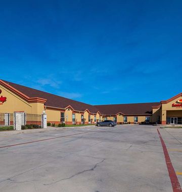 Econo Lodge Inn & Suites