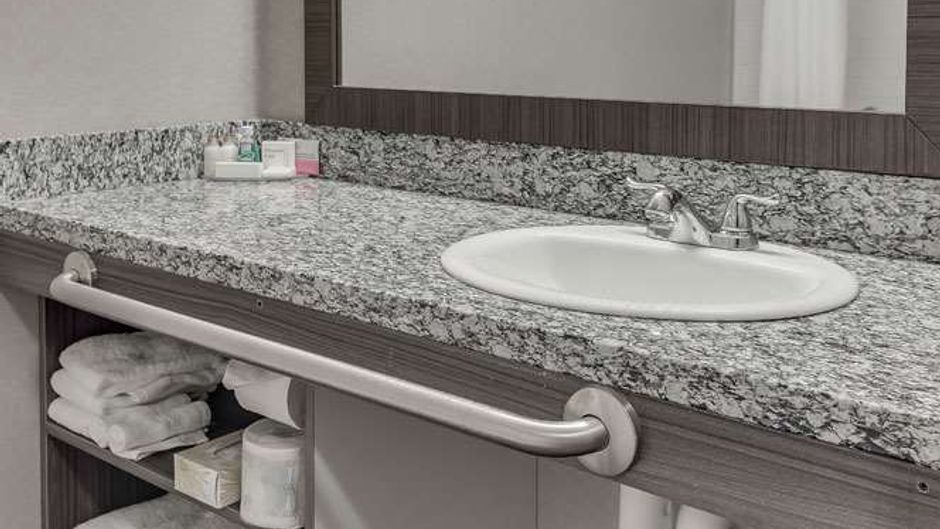Home Inn & Suites-Saskatoon South Room