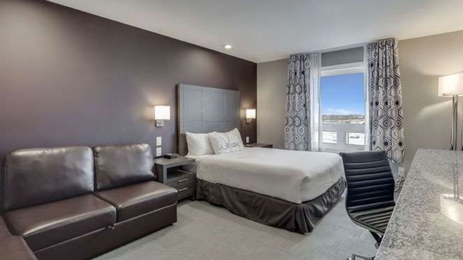 Home Inn & Suites-Saskatoon South Room
