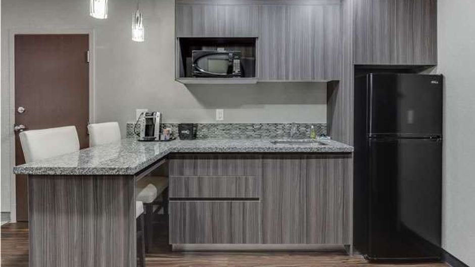 Home Inn & Suites-Saskatoon South Suite