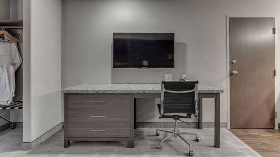 Home Inn & Suites-Saskatoon South Suite