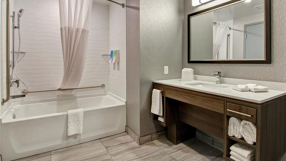 Home2 Suites by Hilton Edmonton South Room