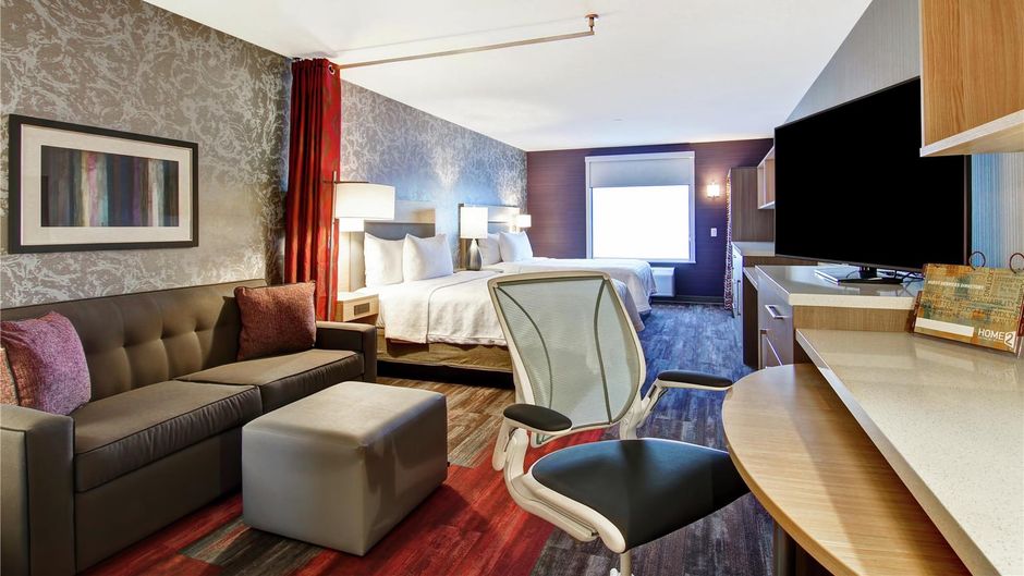 Home2 Suites by Hilton Edmonton South Room