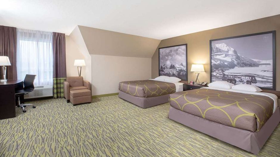 Super 8 by Wyndham Canmore Room