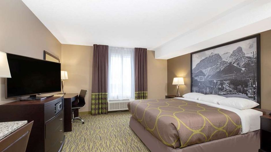Super 8 by Wyndham Canmore Suite