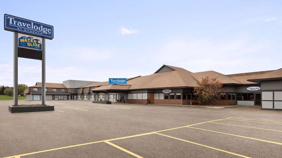 Travelodge by Wyndham Brandon Exterior