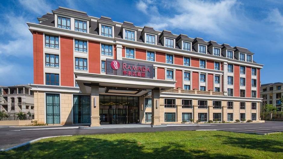 Ramada by Wyndham Zhenjiang City Center Exterior