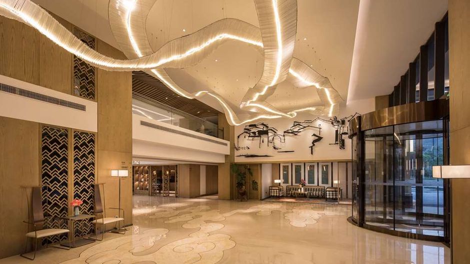 Ramada by Wyndham Zhenjiang City Center Lobby