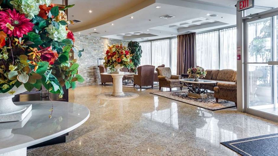 Monte Carlo Inn Airport Suites Suite