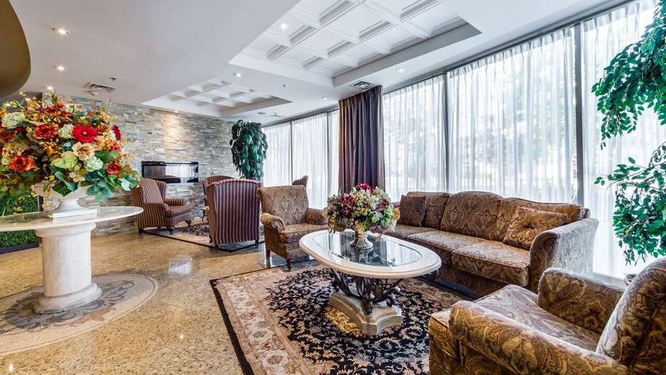 Monte Carlo Inn Airport Suites Suite