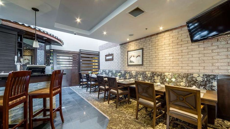 Monte Carlo Inn Airport Suites Suite