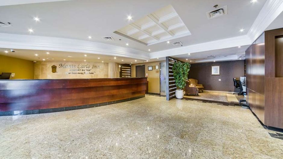 Monte Carlo Inn Airport Suites Suite
