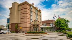 Monte Carlo Inn Airport Suites