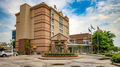 Monte Carlo Inn Airport Suites