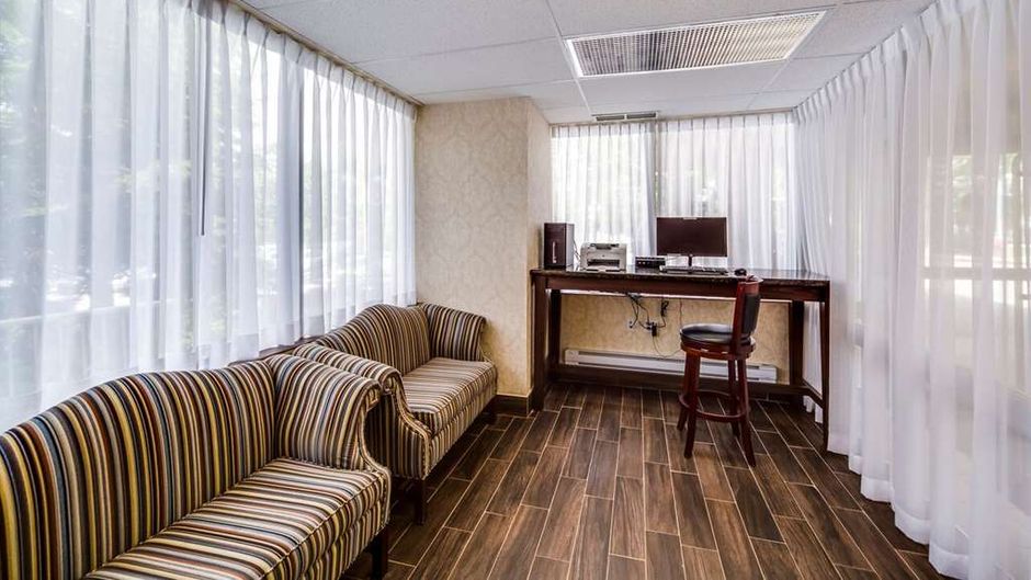 Monte Carlo Inn Toronto-Markham Lobby