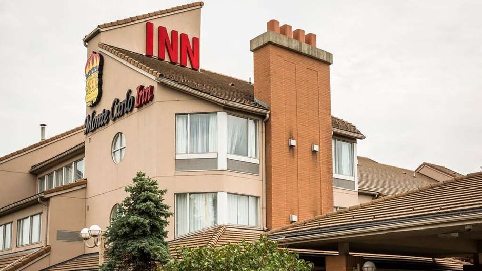 Monte Carlo Inn Oakville Suites Suite
