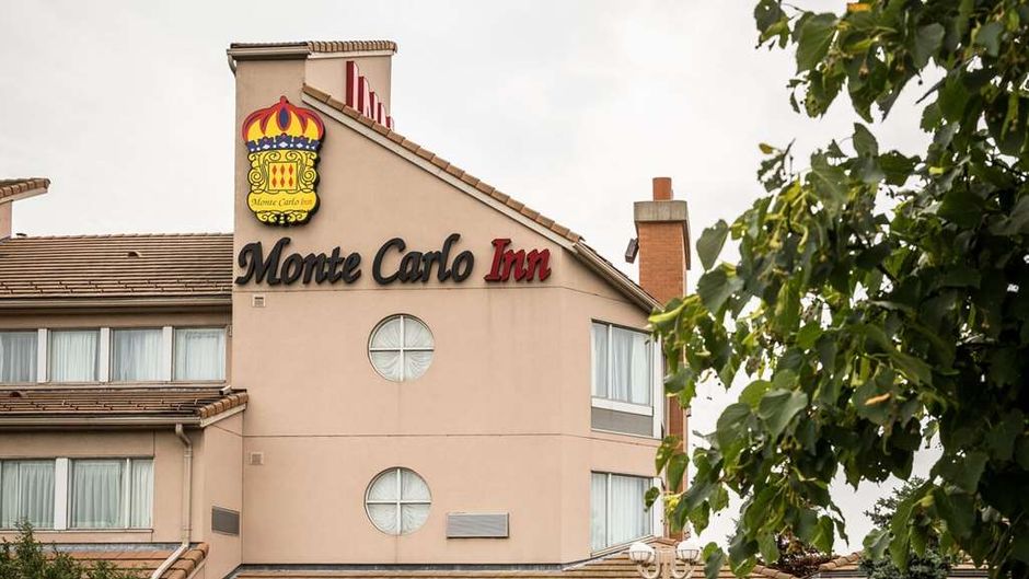 Monte Carlo Inn Oakville Suites Suite
