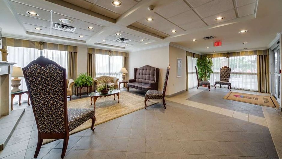 Monte Carlo Inn Oakville Suites Suite