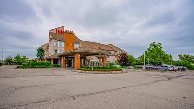 Monte Carlo Inn Oakville Suites