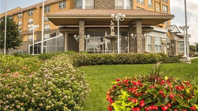 Monte Carlo Inn & Suites