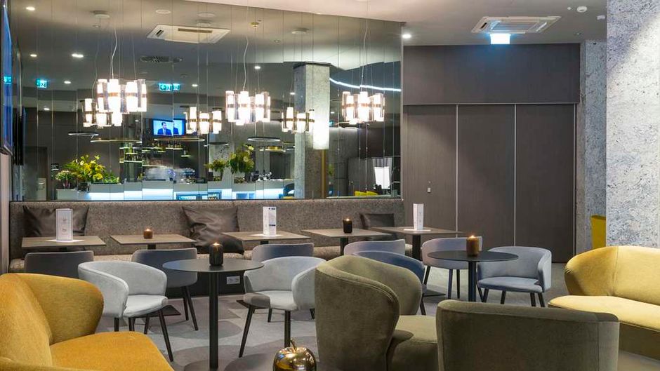 Hampton by Hilton Poznan Old Town Lobby