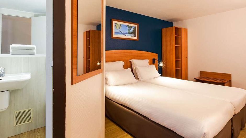 Comfort Hotel Evreux Room