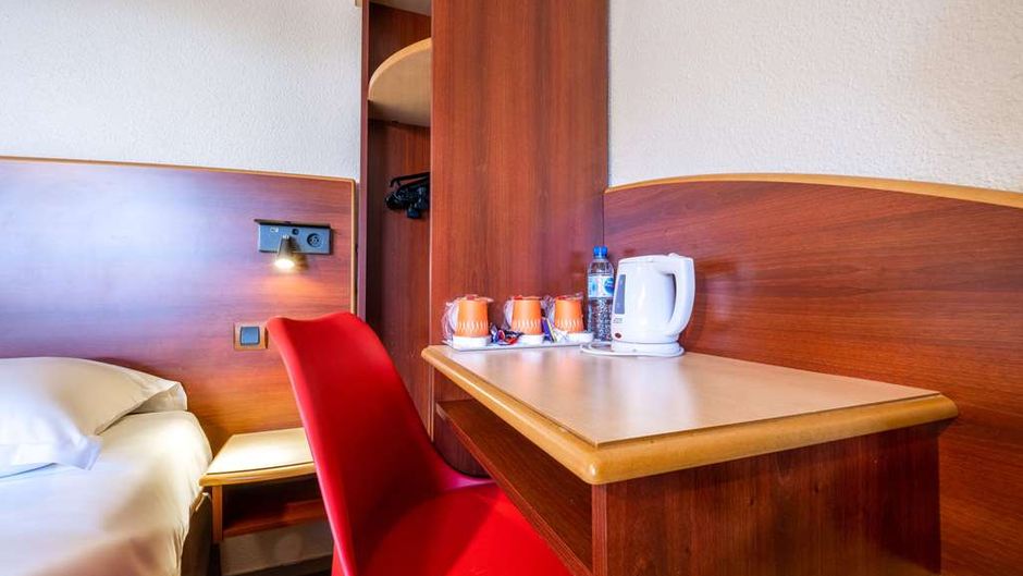Comfort Hotel Etampes Room
