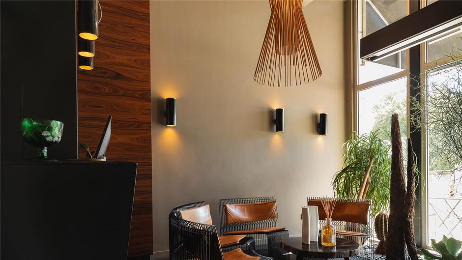 L'Hotel Lobby
