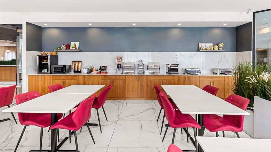 Best Western Plus Montreal East Restaurant