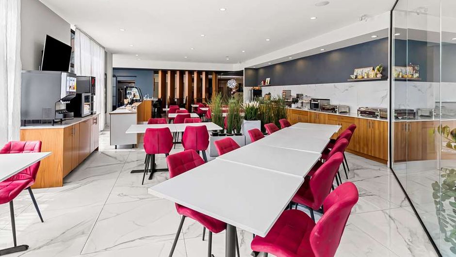 Best Western Plus Montreal East Restaurant