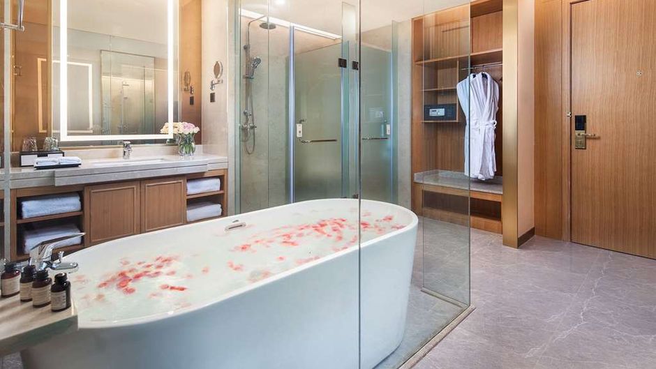 Ramada Plaza by Wyndham Fuxian Lake Room