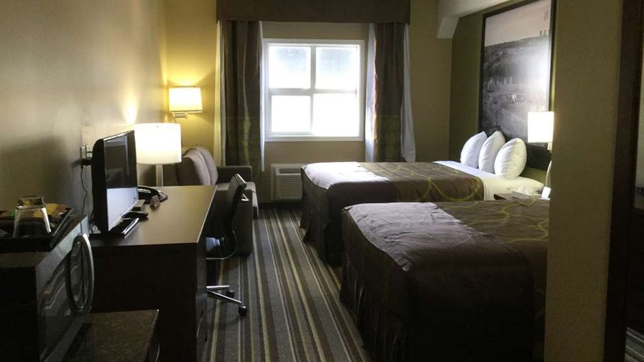 Super 8 Hardisty Room
