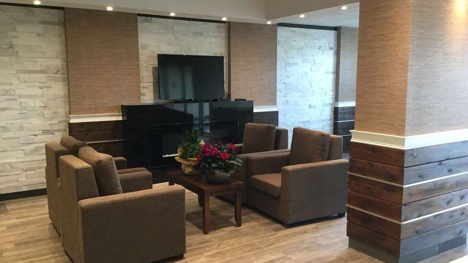 Super 8 Hardisty Lobby