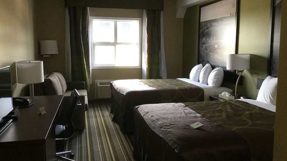 Super 8 Hardisty Room
